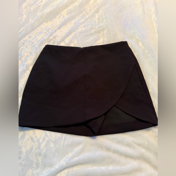 English Factory Black Skort with Overlap Design - Picture 4 of 11